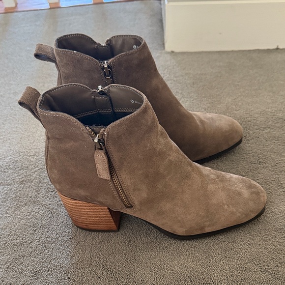 Blondo Women's Waterproof Taupe Suede Ankle Boots - Picture 1 of 10